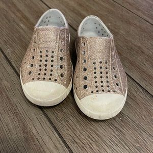 C6, champagne pink glitter natives, play condition